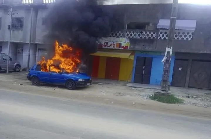 Manifestation à Yopougon ce 16 novembre 2020 : un taxi incendié, en images