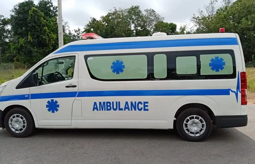 CSU de Ouragahio : Alcide Djédjé remet une ambulance médicalisée