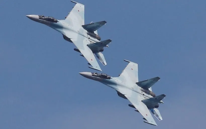 Un avion russe intercepte un militaire Japonais
