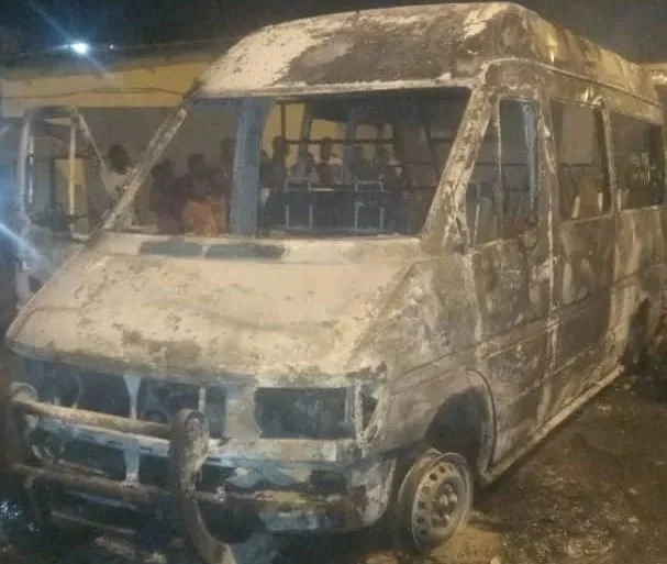 Incendie à Yopougon : cinq véhicules calcinés