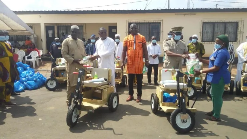Don de fauteuils roulants et des vivres aux handicapés de Bouna