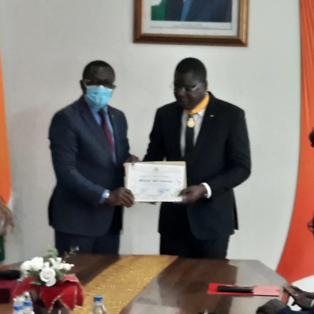 Le ministre Amedé Kouakou élevé à la plus haute distinction sportive en Côte d’Ivoire – Actualité ivoirienne 10/12/2020