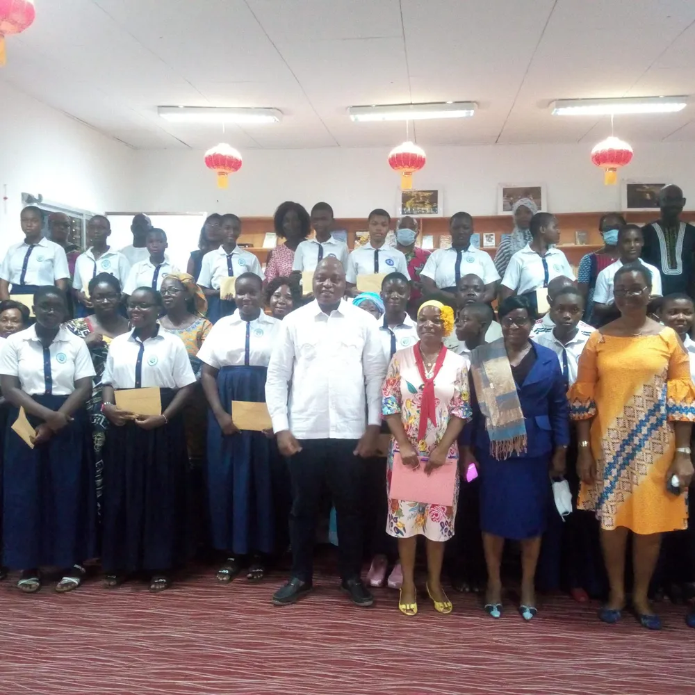 La Chine offre des bourses d’études à des élèves du Lycée des Jeunes filles de Yopougon