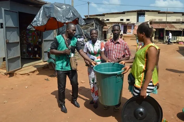 Collecte des déchets plastiques : l’ONG SEEMI encourage les commerçants de Divo