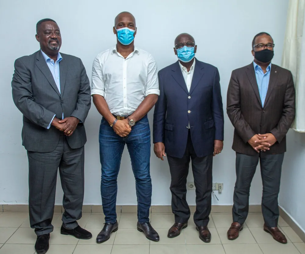 Election CAF 2021 : Jacques Anouma rencontre Drogba