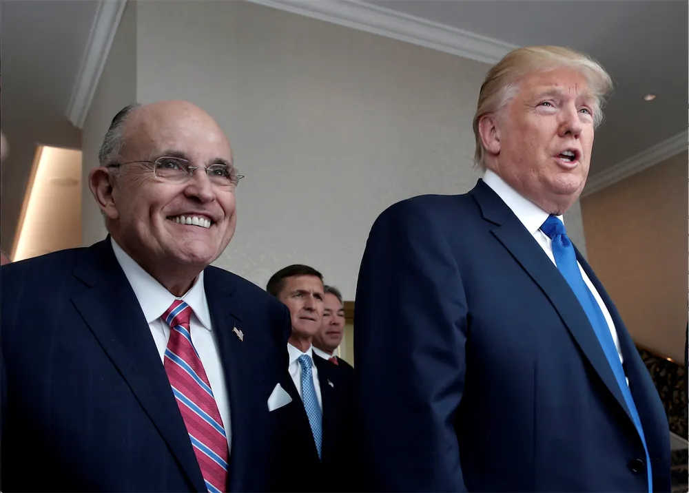 Rudy Giuliani, avocat de Trump positif au COVID-19
