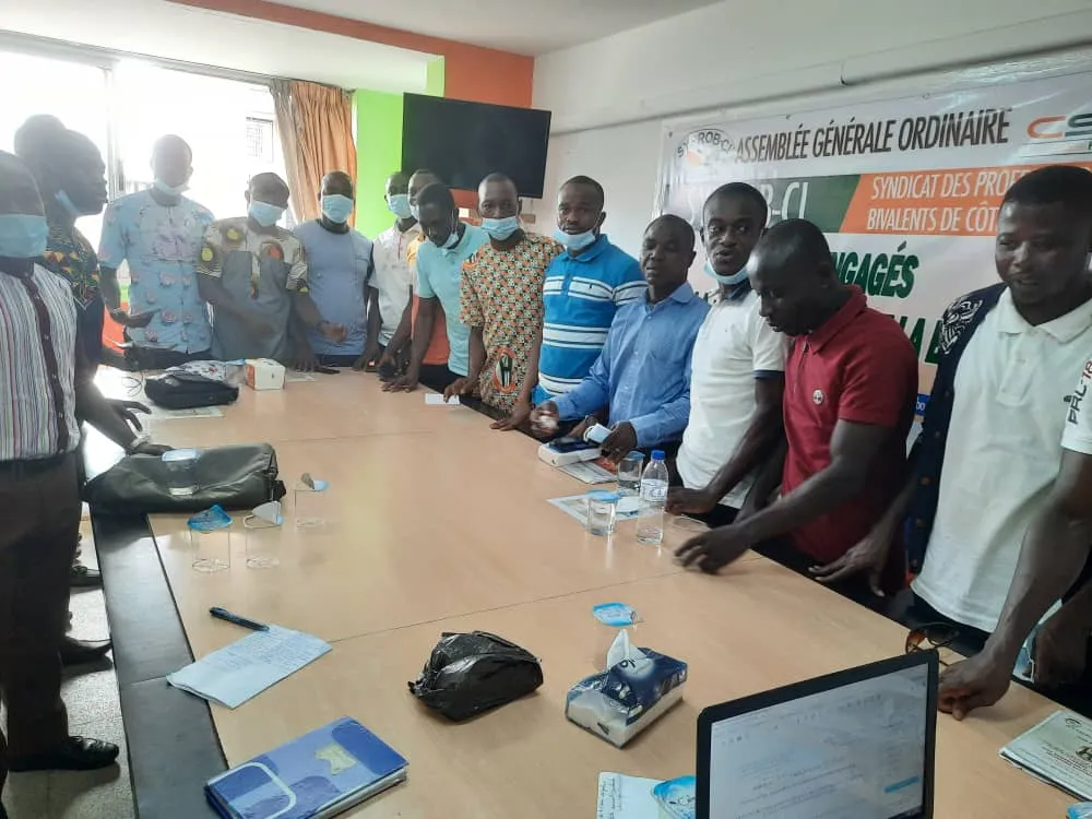 Des enseignants ivoiriens militent pour une prime de bivalence