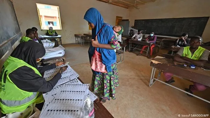 Sénégal : l’élection présidentielle reportée au 15 décembre 2024