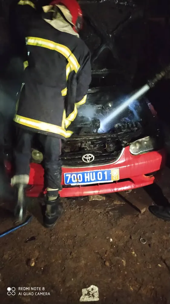 Dimbokro : un taxi calciné suite à l’explosion d’une bonbonne de gaz