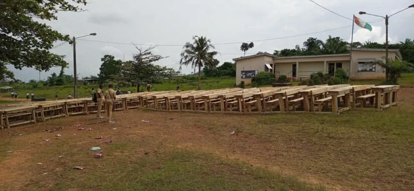 Lycée Jules Hié Néa de Grabo : remise de 300 tables bancs