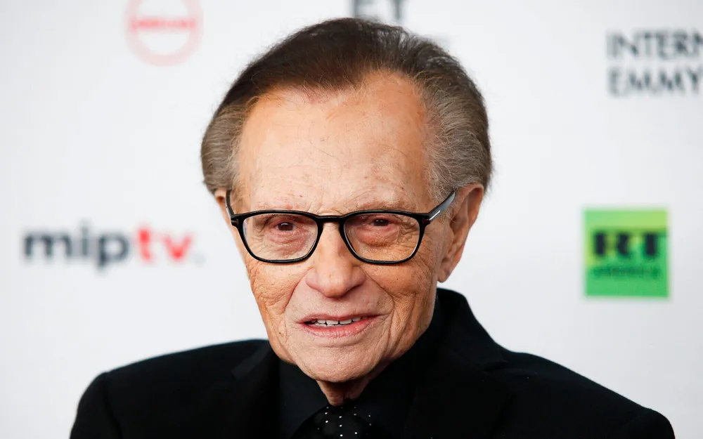 Larry King assiste à la 45e International Emmy Awards au New York Hilton le lundi 20 novembre 2017 à New York. (Photo par And