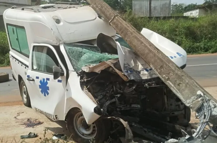 Accident à Tiassalé: une ambulance transportant une malade percute un poteau électrique, 2 blessés