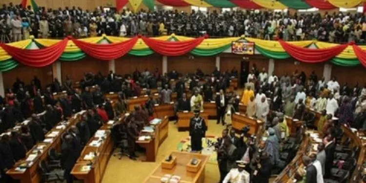 Covid-19: le Parlement ghanéen ferme ses portes