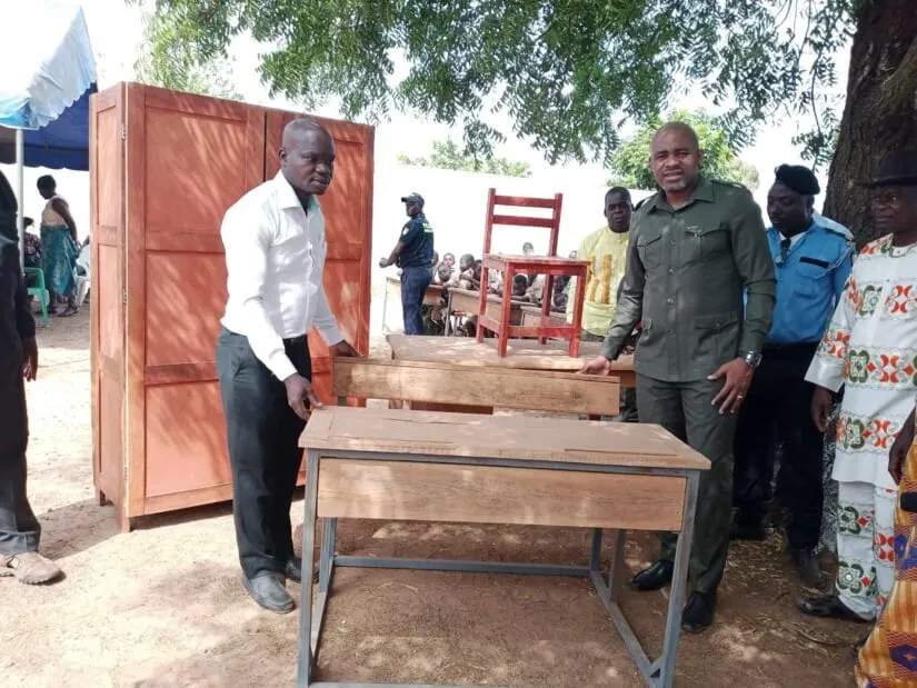 Vavoua : des écoles reçoivent 200 tables-bancs