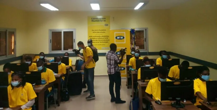 Université de Cocody : une salle multimédia remise à l’UFR SSMT