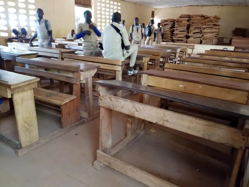 Lycée moderne de Vavoua : le Rotary remet 200 tables-bancs