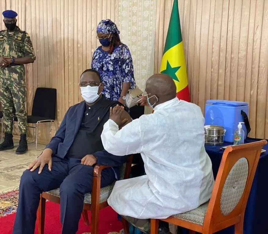 Macky Sall fait son vaccin contre la COVID-19