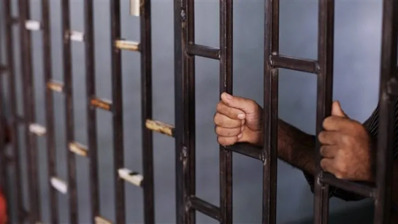 Un homme incarcéré en prison