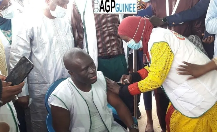Lancement de la vaccination de masse contre la COVID-19 en Guinée