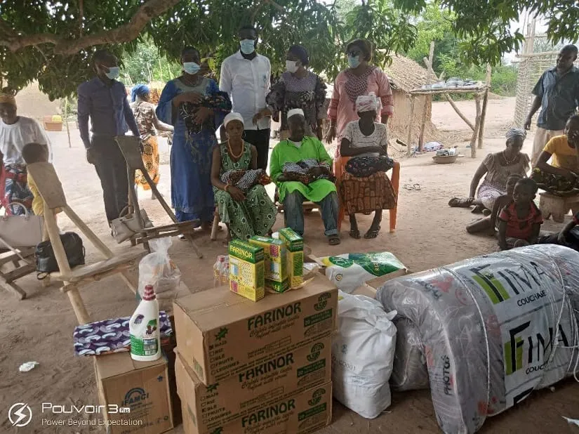 Dimbokro : Ly Ramata offre des vivres et non-vivres à des quadruplets