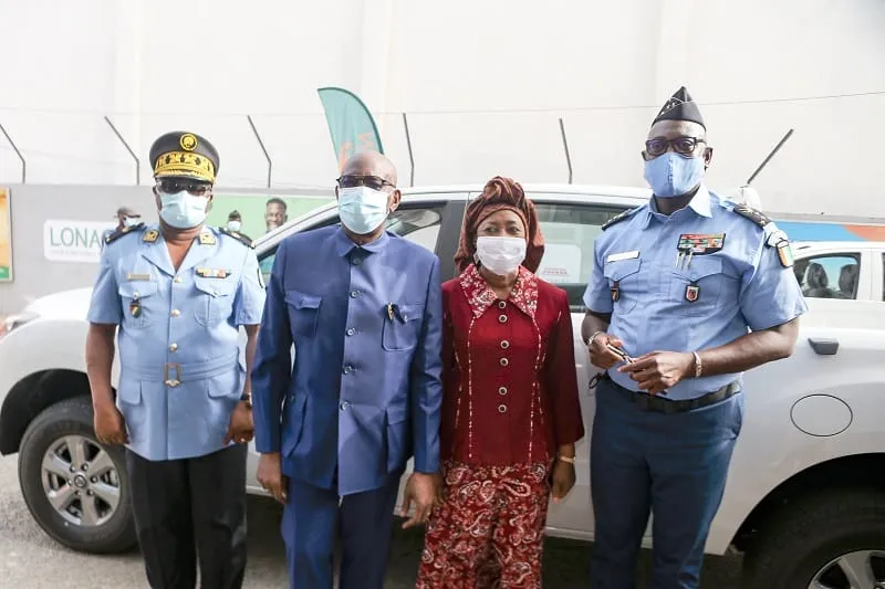 Côte d’Ivoire : La Fondation Lonaci remet cinq véhicules au Service civique