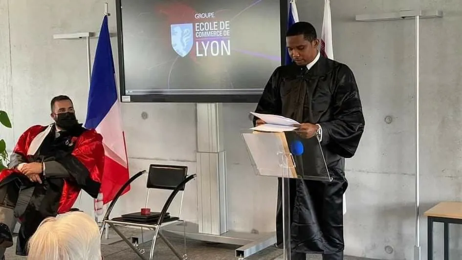 Eto’o obtient son Doctorat de commerce en France