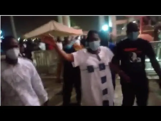 Simone Gbagbo crée l’émeute à son arrivée au concert de Kerozen: vidéo