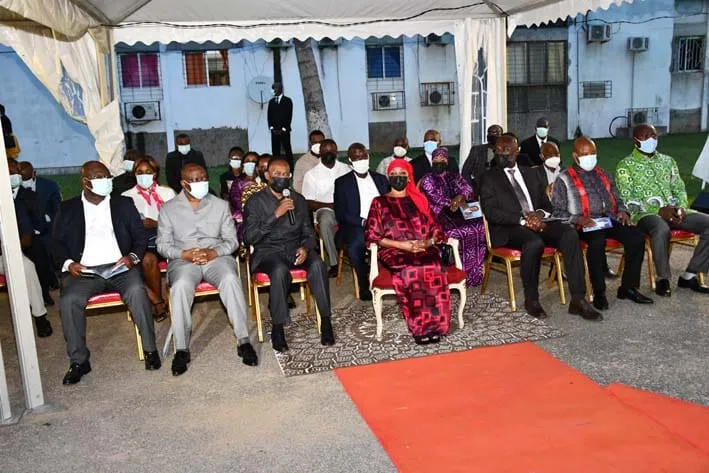Décès de Konan Henri : Henriette Konan Bédié pleure avec la famille