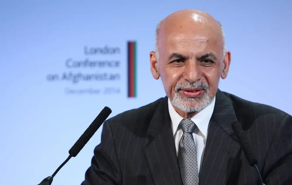Afghanistan : le président Ashraf Ghani fuit avec un hélicoptère et des voitures remplis d’argent