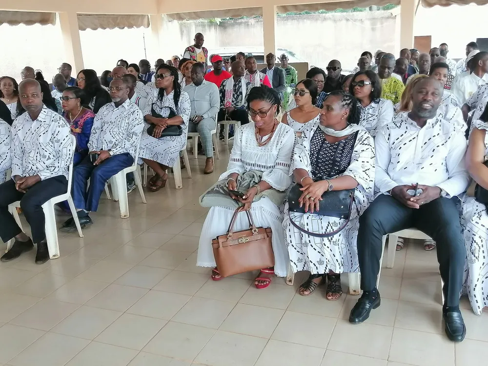 Revenu d’exile, Stéphane Kipré pleure son père décédé le 7 Juin 2015 à Abidjan