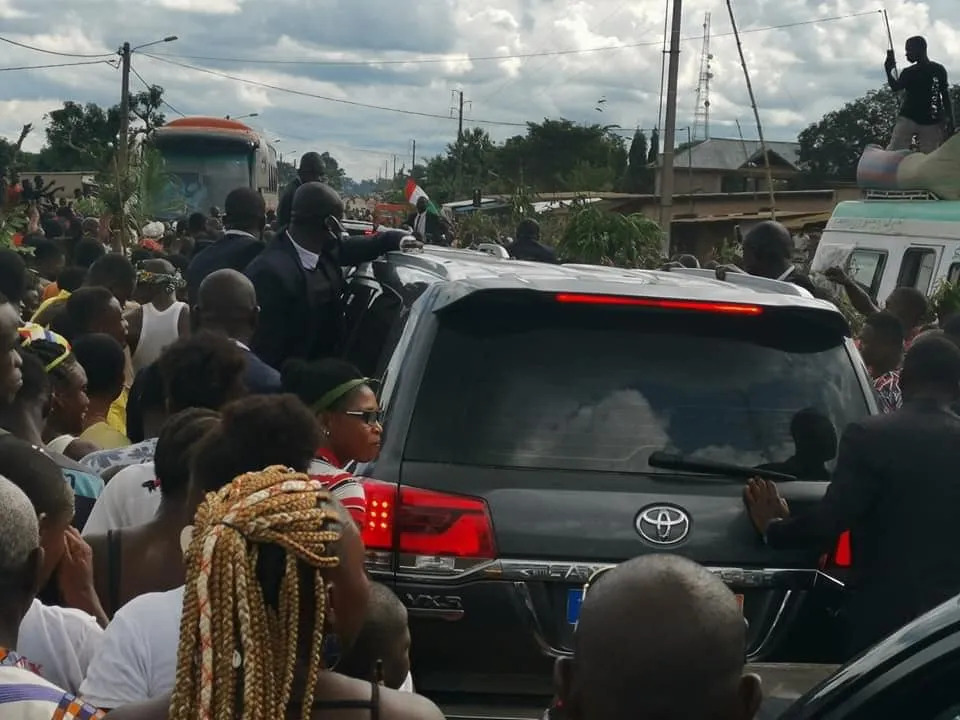 Gbagbo : impossible d’arriver à Mama, son cortège stoppé, des images