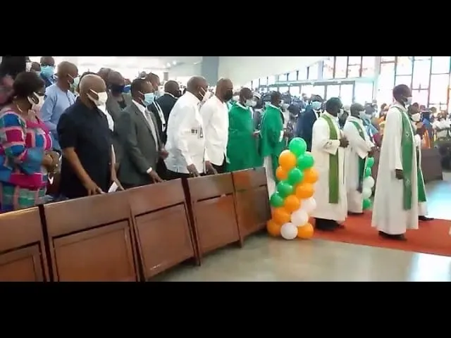 Gbagbo assiste à la messe à la cathédrale St Paul : vidéo
