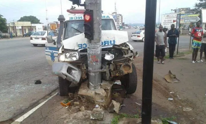 Yamoussoukro : accident entre ambulance et  taxi, 2 morts