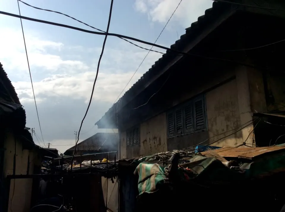 Incendie au « Camp Fonctionnaire » en face du Forum des Marchés d’Adjamé ce 21 juillet 2021, en images