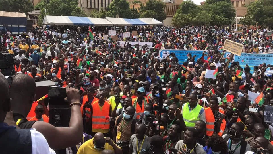 Burkina : des milliers de manifestants marchent contre l’insécurité