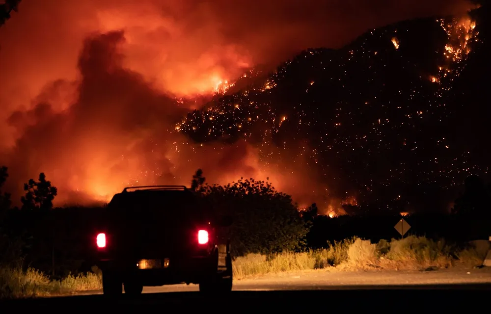 Incendies en France : trois pompiers blessés au sud du pays