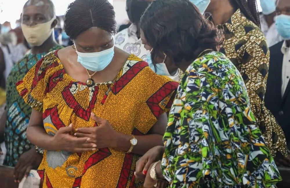Mariatou Koné et Simone Gbagbo à la levée de corps de Marguerite Sempah