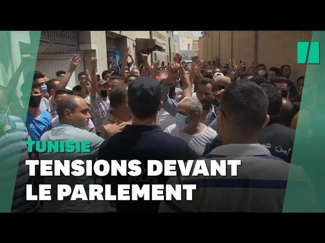 Tunisie : des affrontements devant le Parlement ce 26 juillet, vidéo