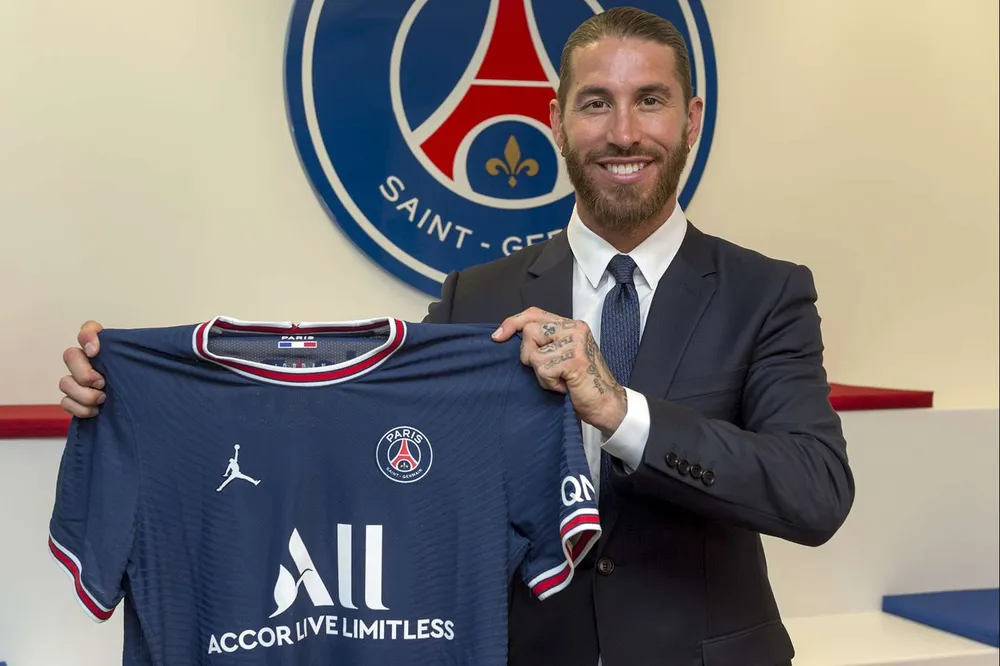 Sergio Ramos rejoint enfin le PSG pour un dernier défi à 35 ans