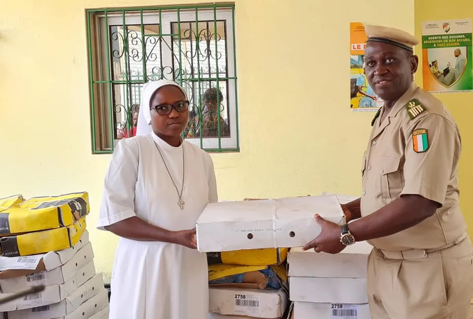 Aboisso : la Douane fait don de 200 cartons de viande de poulet saisis au Village SOS