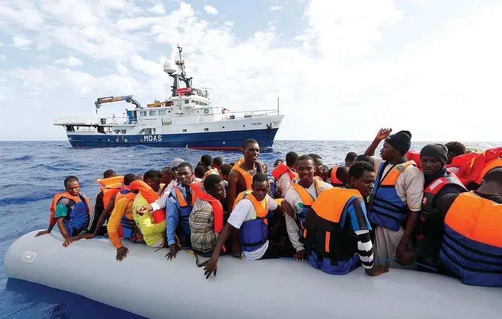 Migration clandestine, les garde-côtes au secours de migrants clandestins