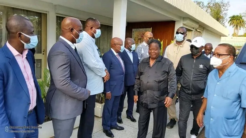 Bédié de retour à Abidjan après un séjour à Daoukro : des images de son arrivée