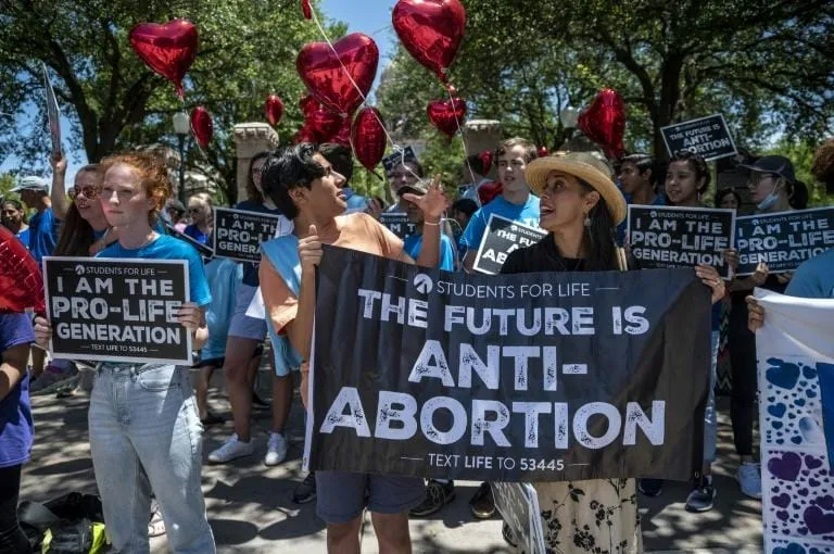 Etats-Unis : la Cour suprême porte un coup dur au droit à l’avortement