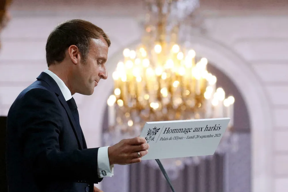 Guerre d’Algérie: Macron « demande pardon » aux harkis