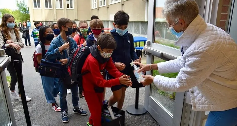 France : une rentrée scolaire sous le signe de la COVID-19