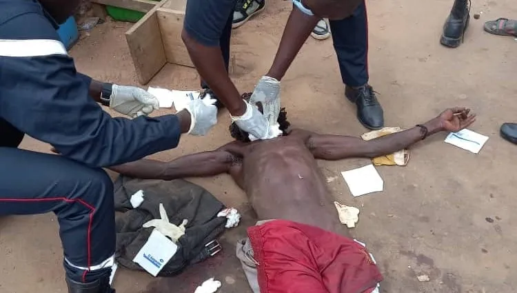 Côte d’Ivoire : un toxicomane se trancher la gorge à Bouna