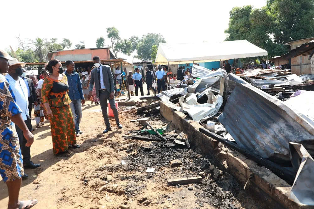 Myss Belmonde Dogo au chevet des victimes de l’incendie de Bingerville