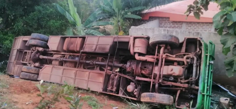 Accident à Biankouma : un car de transport finit sa course dans un ravin