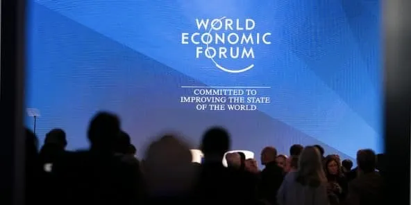 Variant Omicron: report du Forum économique mondial de Davos
