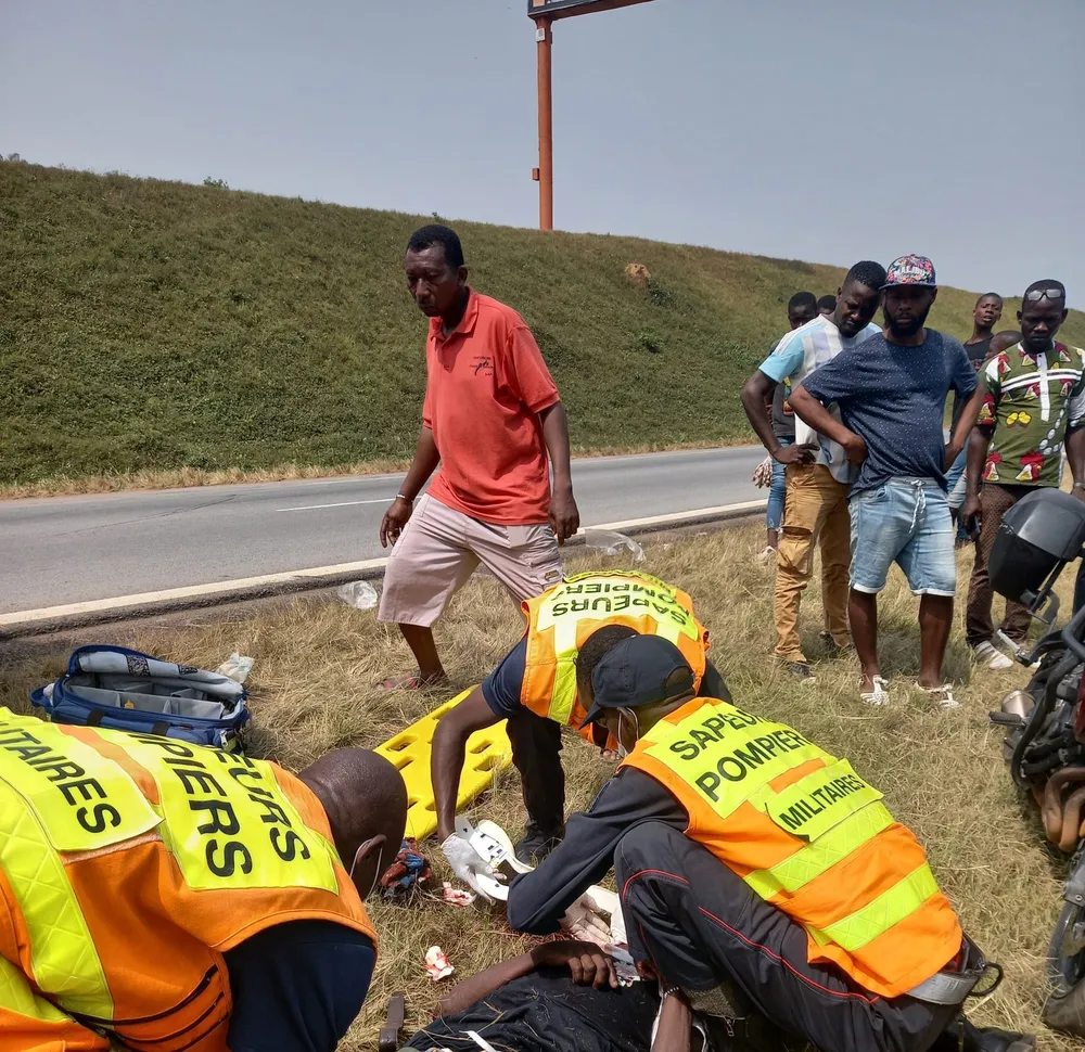 Grand-Bassam : un camion percute deux jeunes à moto, 1 mort
